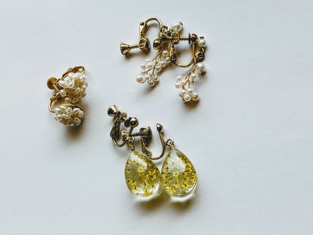 イヤーカフとは違うイヤリング