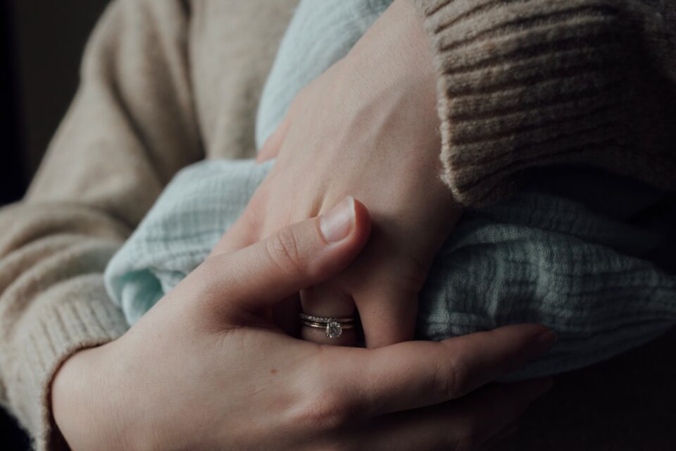 子育て中はいつからアクセサリーを着けられるのか